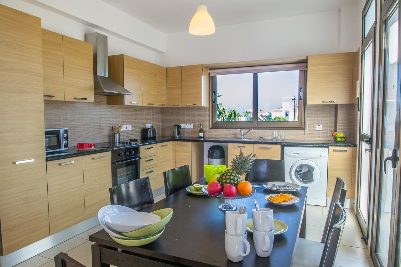 Rada'S Vacation Home Айя Напа Екстериор снимка